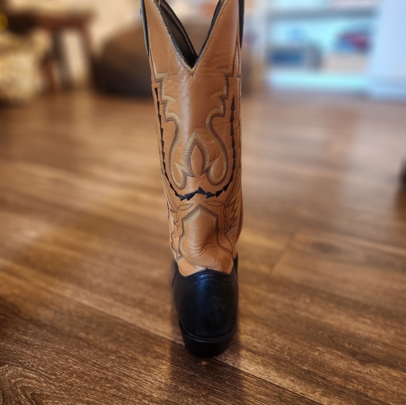 Justin leather cowgirl boots. Good condition. J flex. Cowboy boots. - Picture 3 of 5